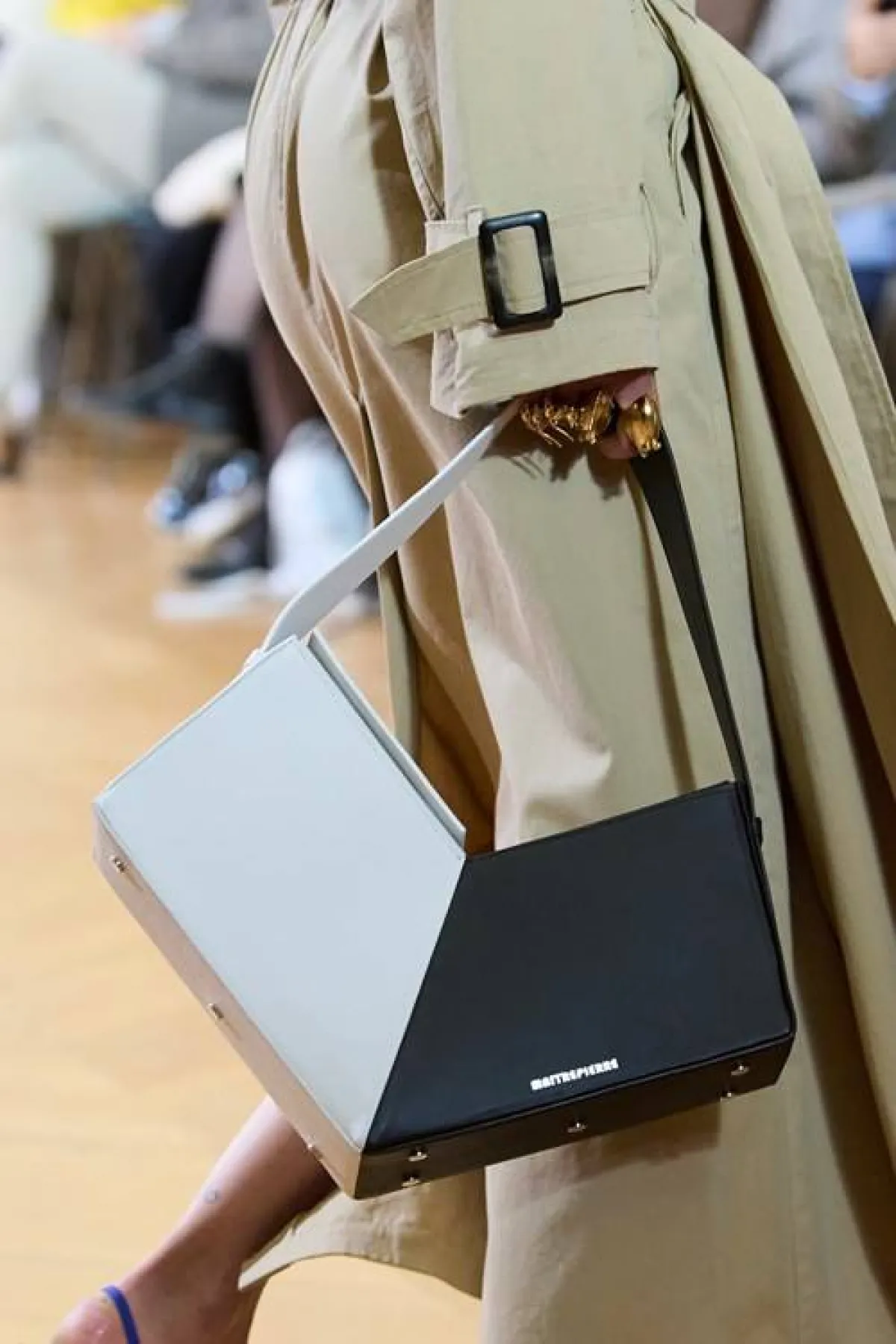 حقيبة باللونين الرمادي والاسود من مايتريبير Maitrepierre