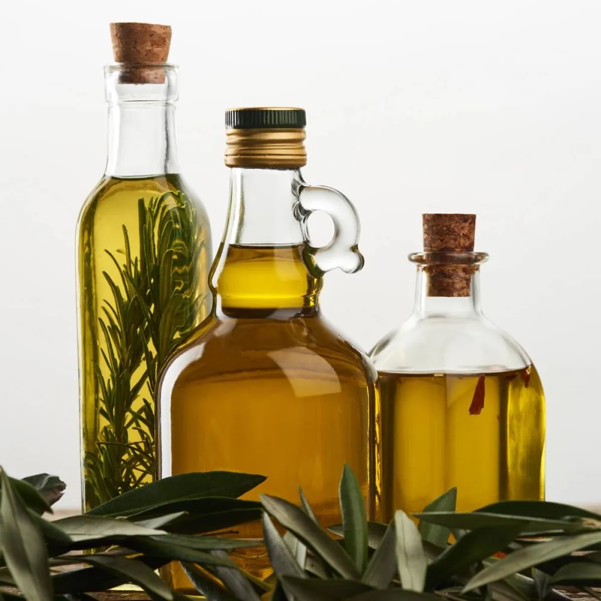 صورة لزجاجات زيت الزيتون