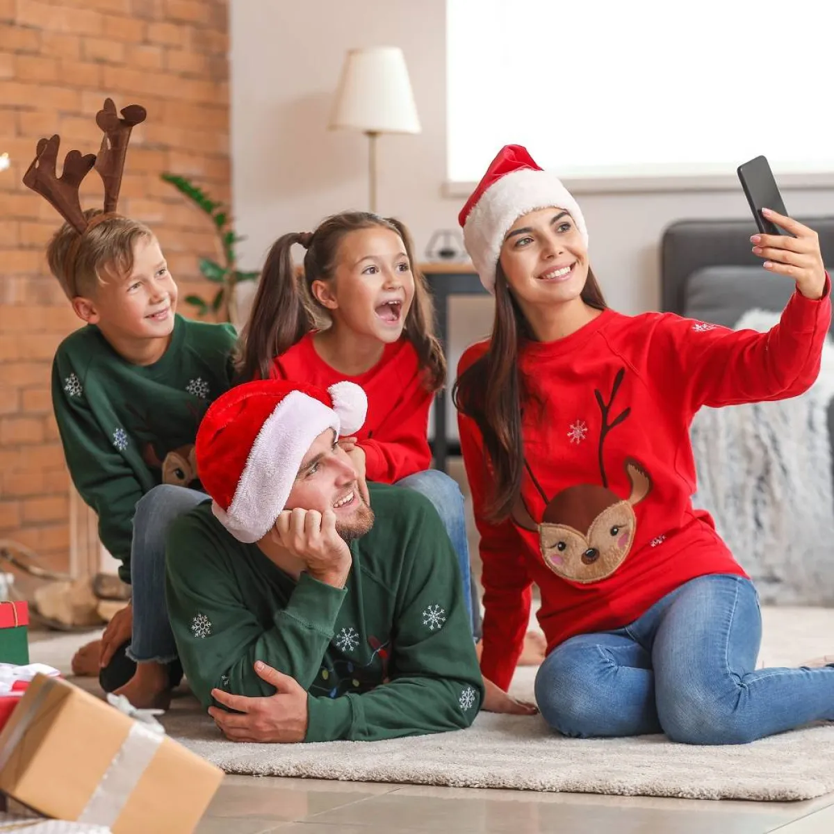 صورة لعائلة سعيدة بالعام الجديد