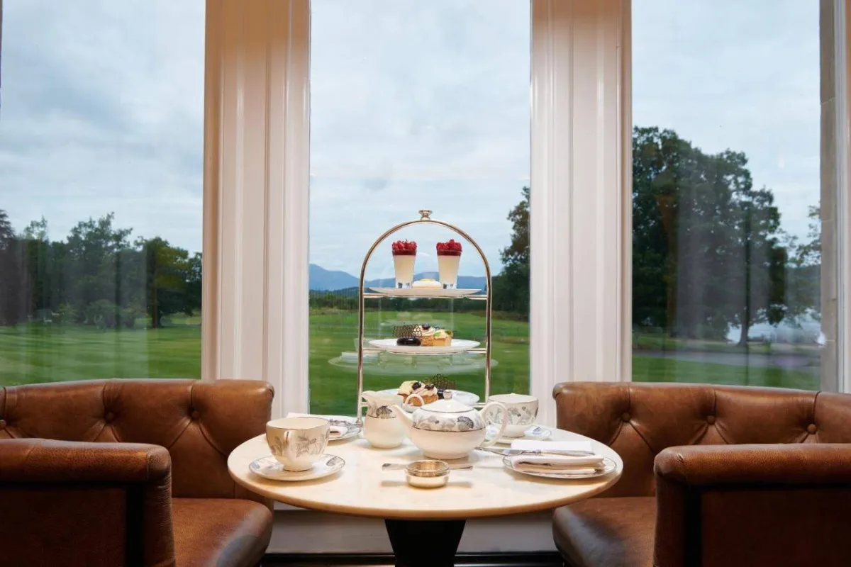 إطلالات جذابة من غرف فندق كاميرون هاوس على بحيرة لوموند