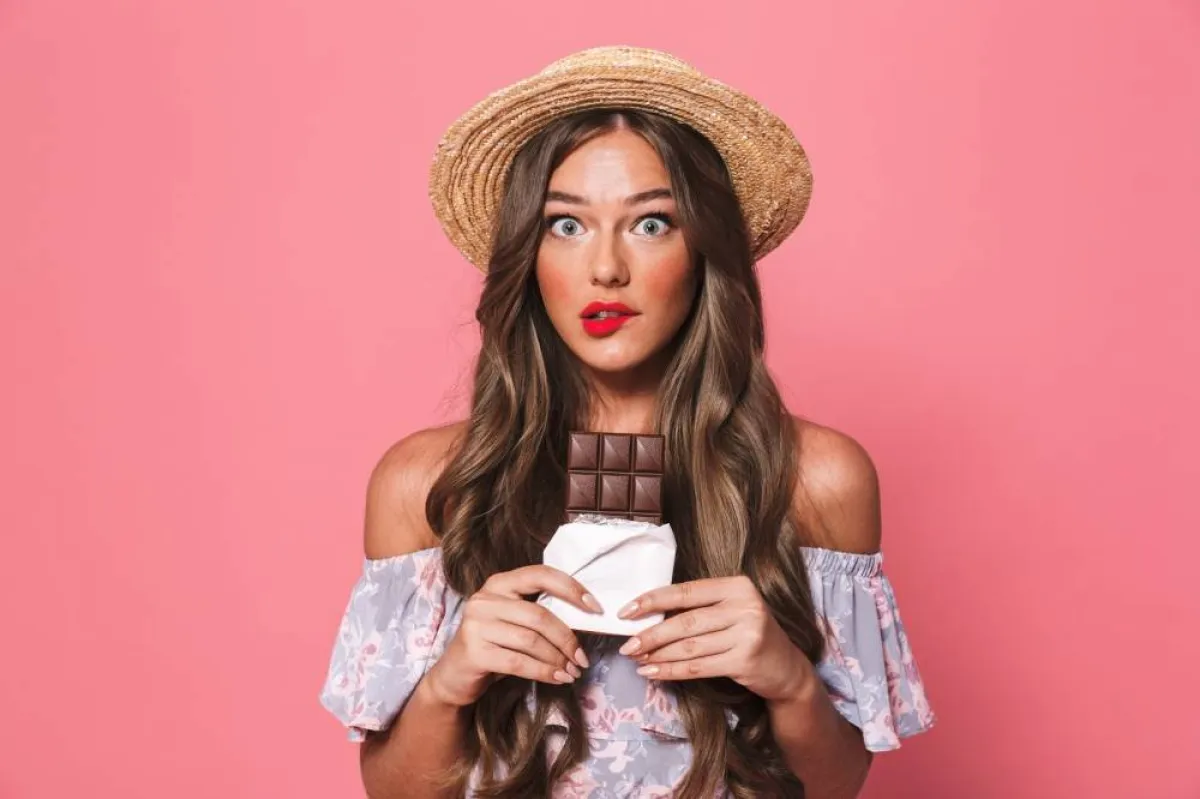 ماذا تفعلين إذا أكلت حلويات أثناء الريجيم؟ (المصدر: Adope Stock)