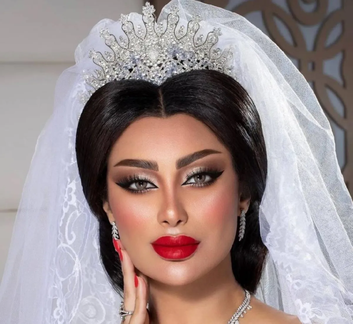 تسريحات على هيئة قلب للعروس