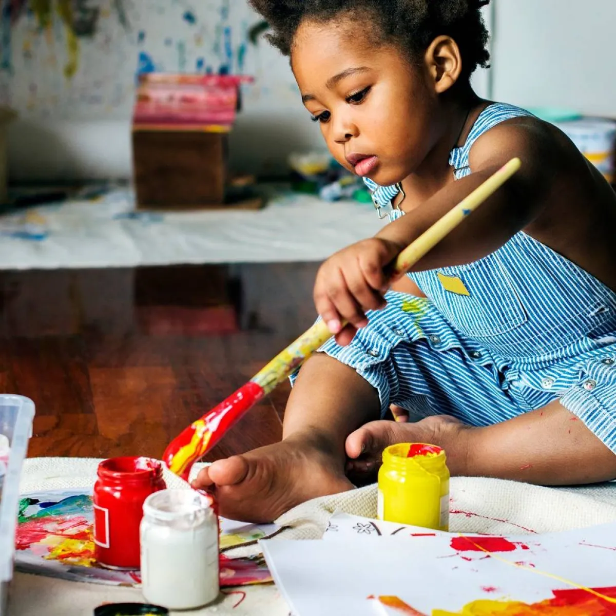 صورة لطفلة مبدعة صغيرة