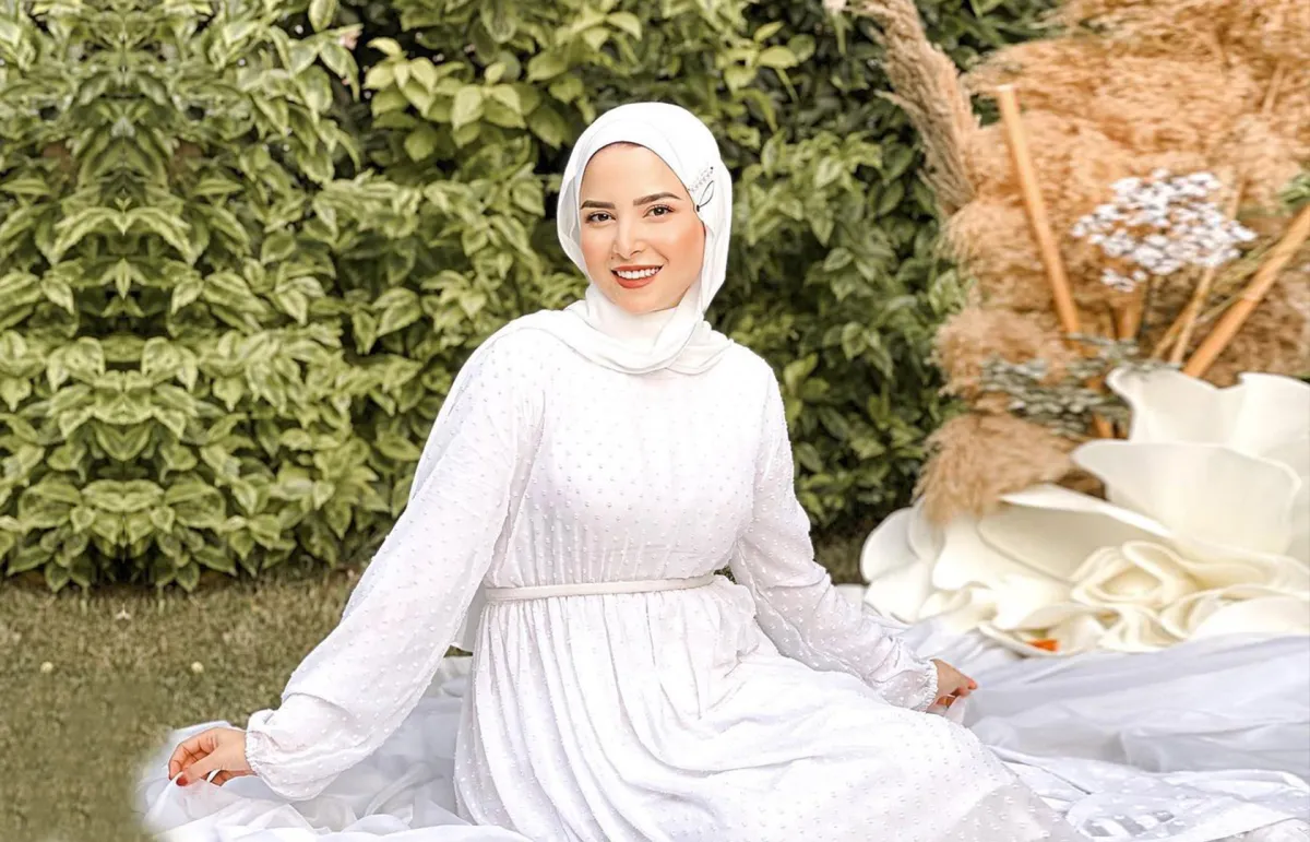 إطلالة باللون الأبيض من جهاد البنا