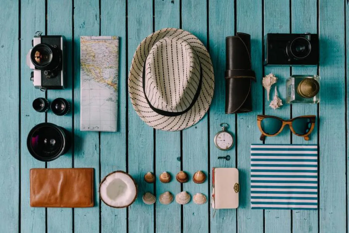 معدات ضرورية يحتاج إليها المسافر 