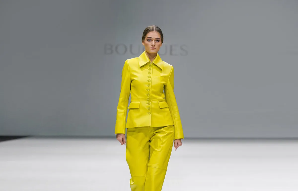 تنسيق البنطلون الجلد من بوجيسا Bouguessa