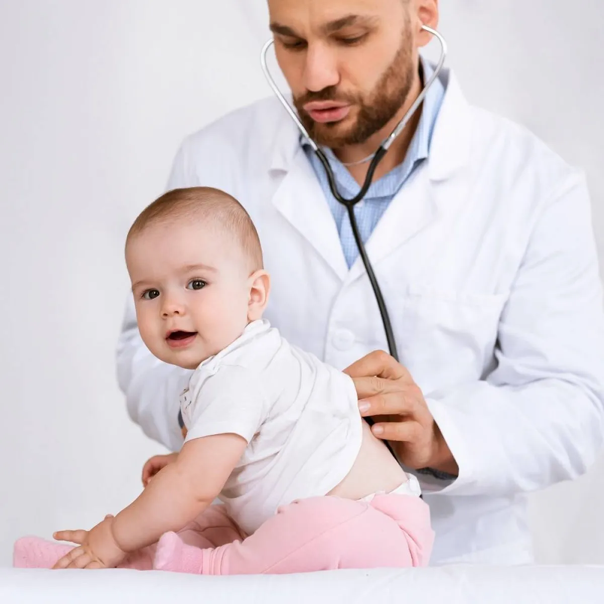 صورة للكشف على الطفل