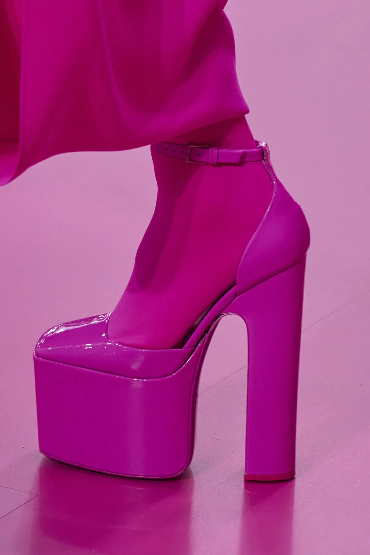 صيحات أحذية العام الجديد