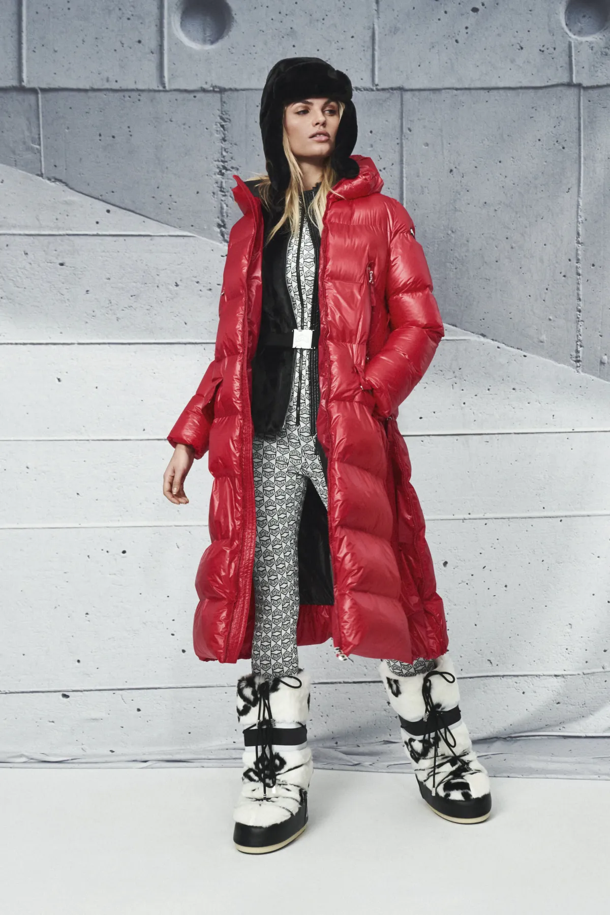 موديلات معاطف باللون الأحمر