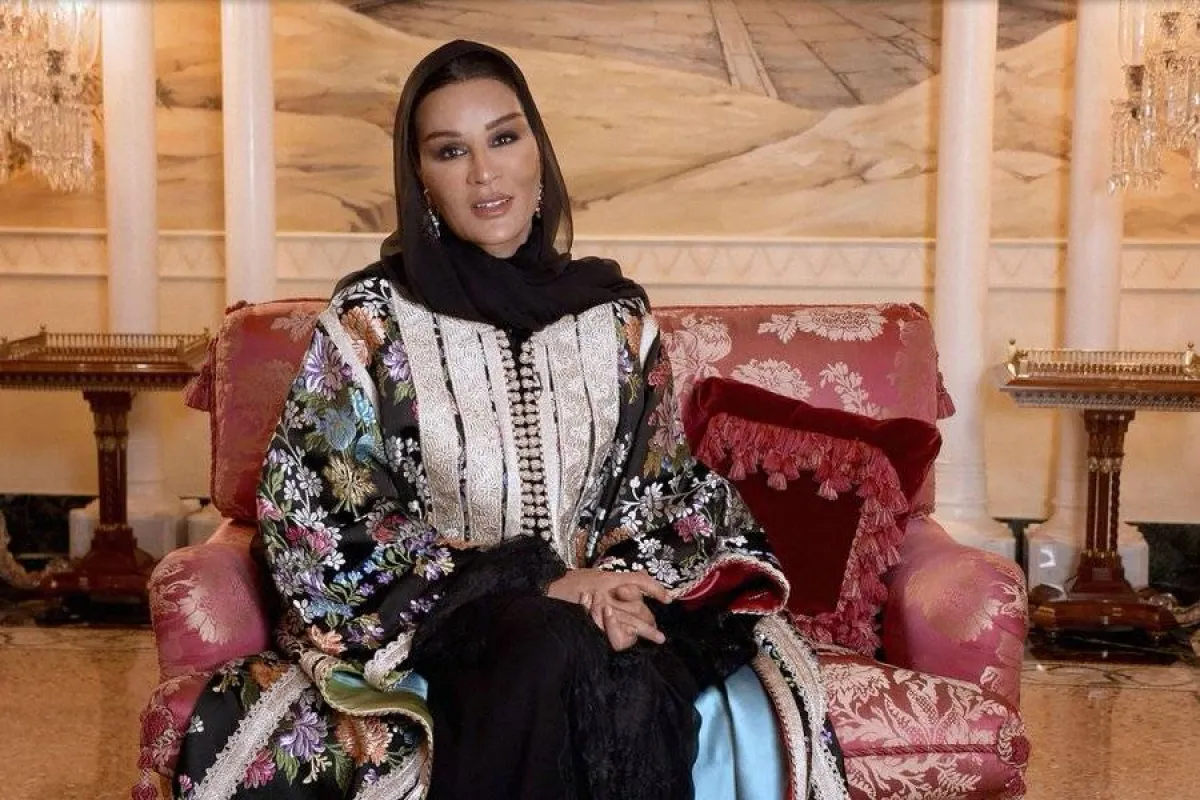 الشيخة موزا بنت ناصر (الصورة من صفحة وكالة الأنباء القطرية على تويتر)