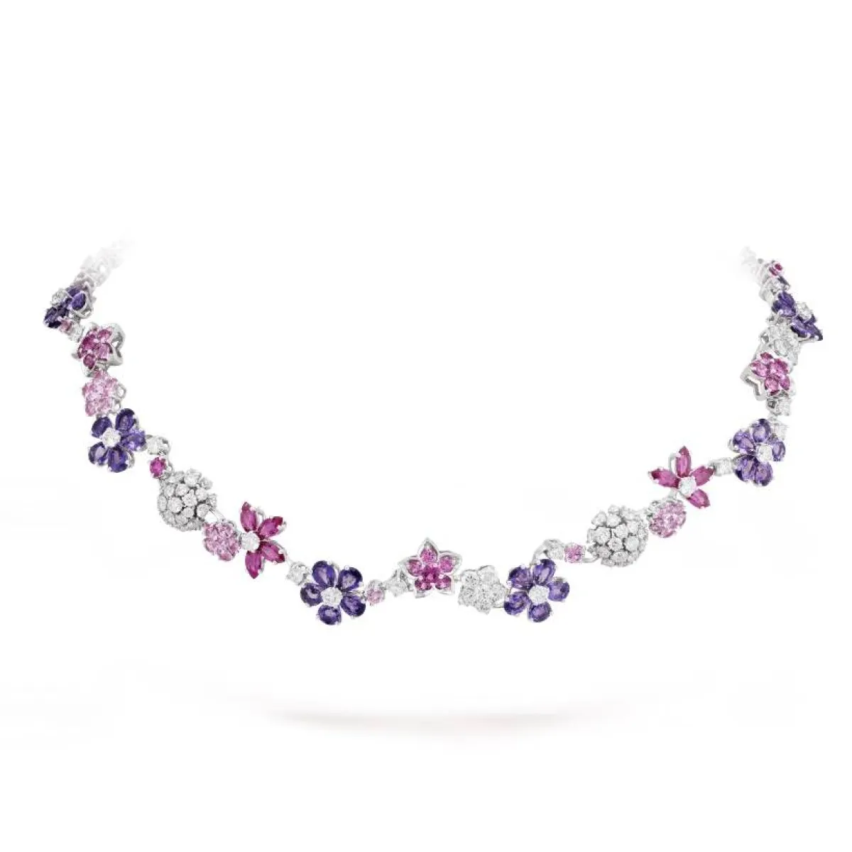 قلادة Folie des Prés من فان كليف آند أربلز Van Cleef & Arpels