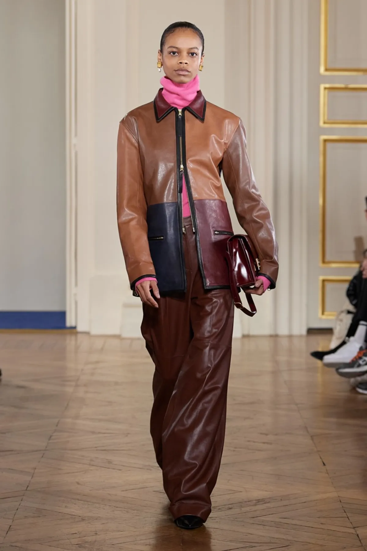 أزياء مصنوعة من الجلد من عروض خريف وشتاء 2022-2023 من إينك «Eenk»