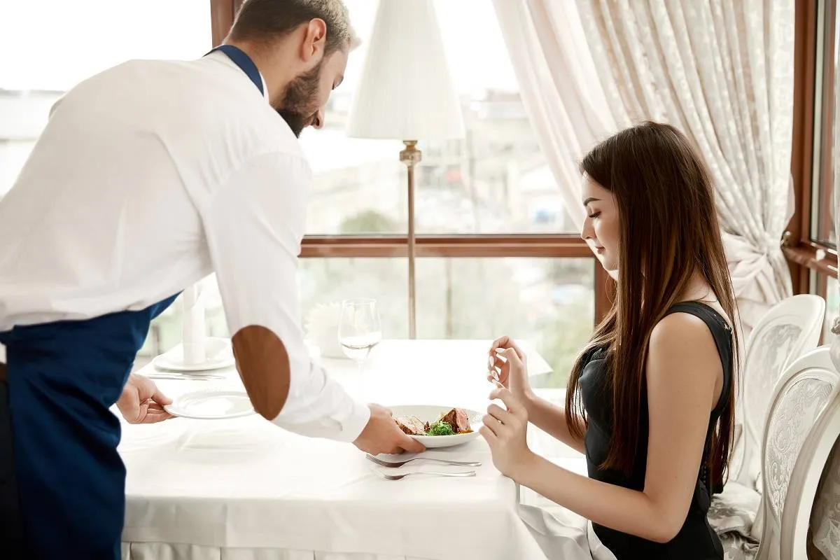 من الضروري احترام النادل