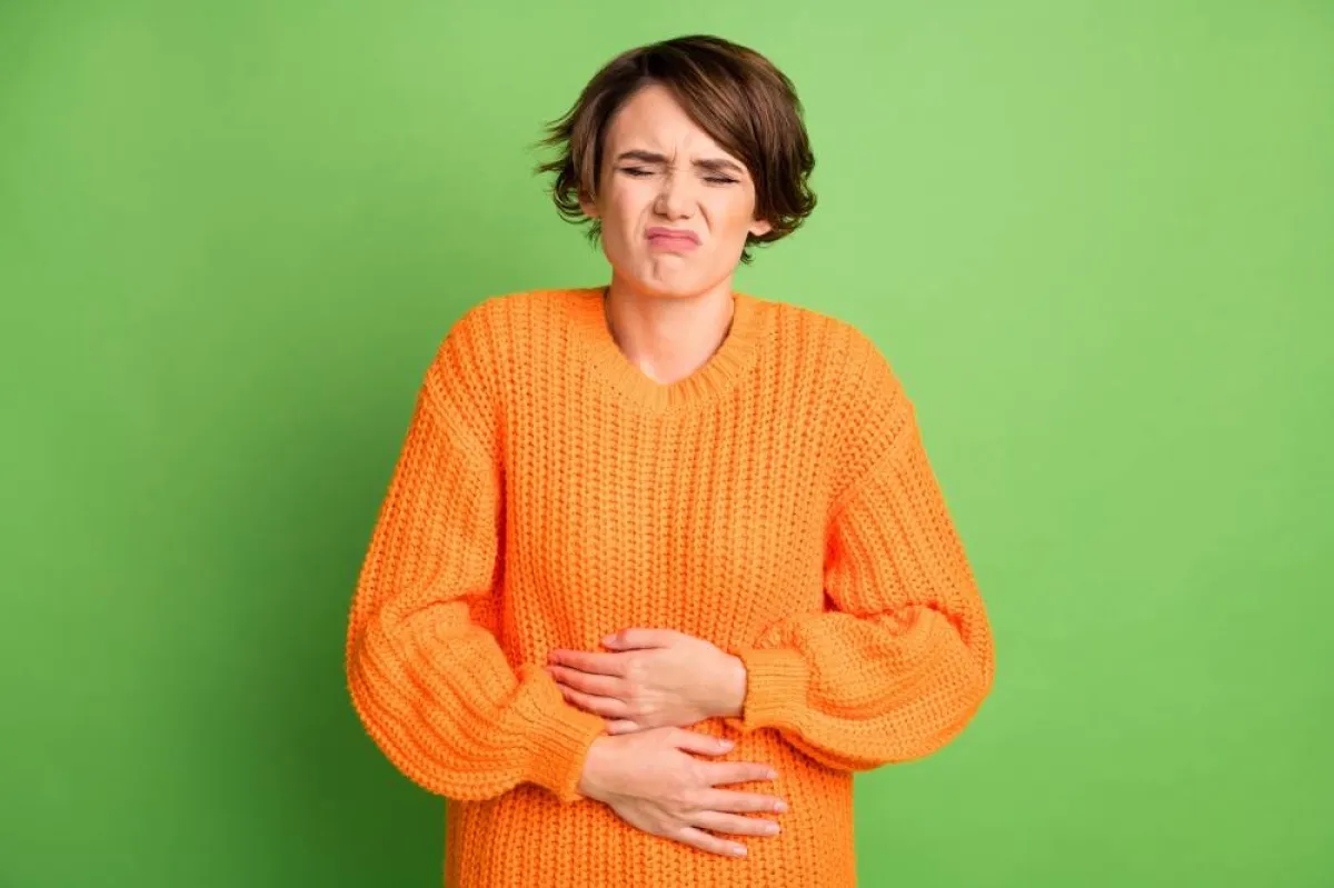 طرق علاج المغص الشديد والأسباب الشائعة (المصدر: Adobe.stock)