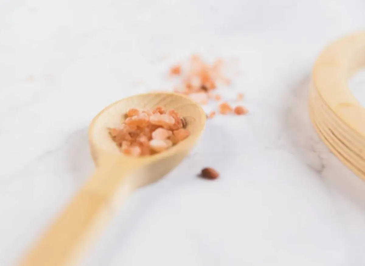 طريقة صنع زيت المشمش للرموش