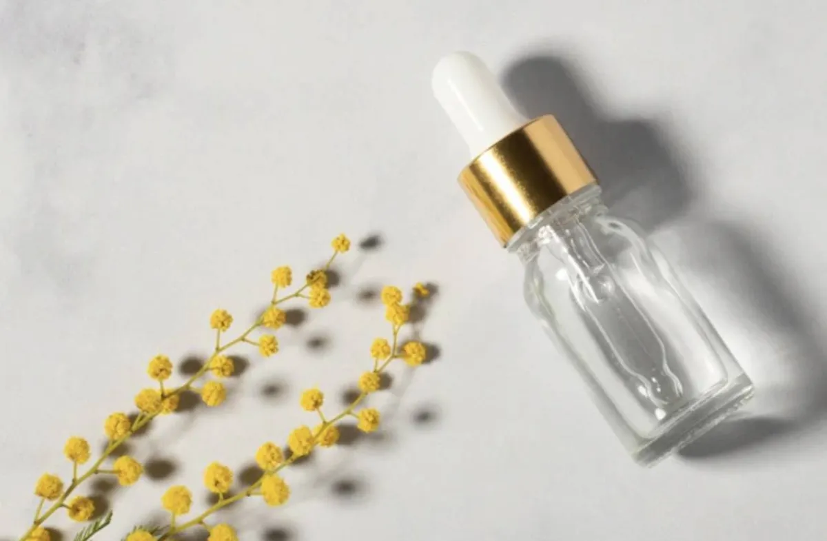 فوائد زيت بذور المشمش للرموش