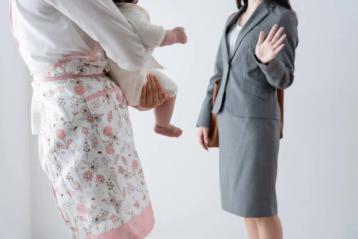 صورة لقضاء الوقت مع الخادمة منذ الصغر