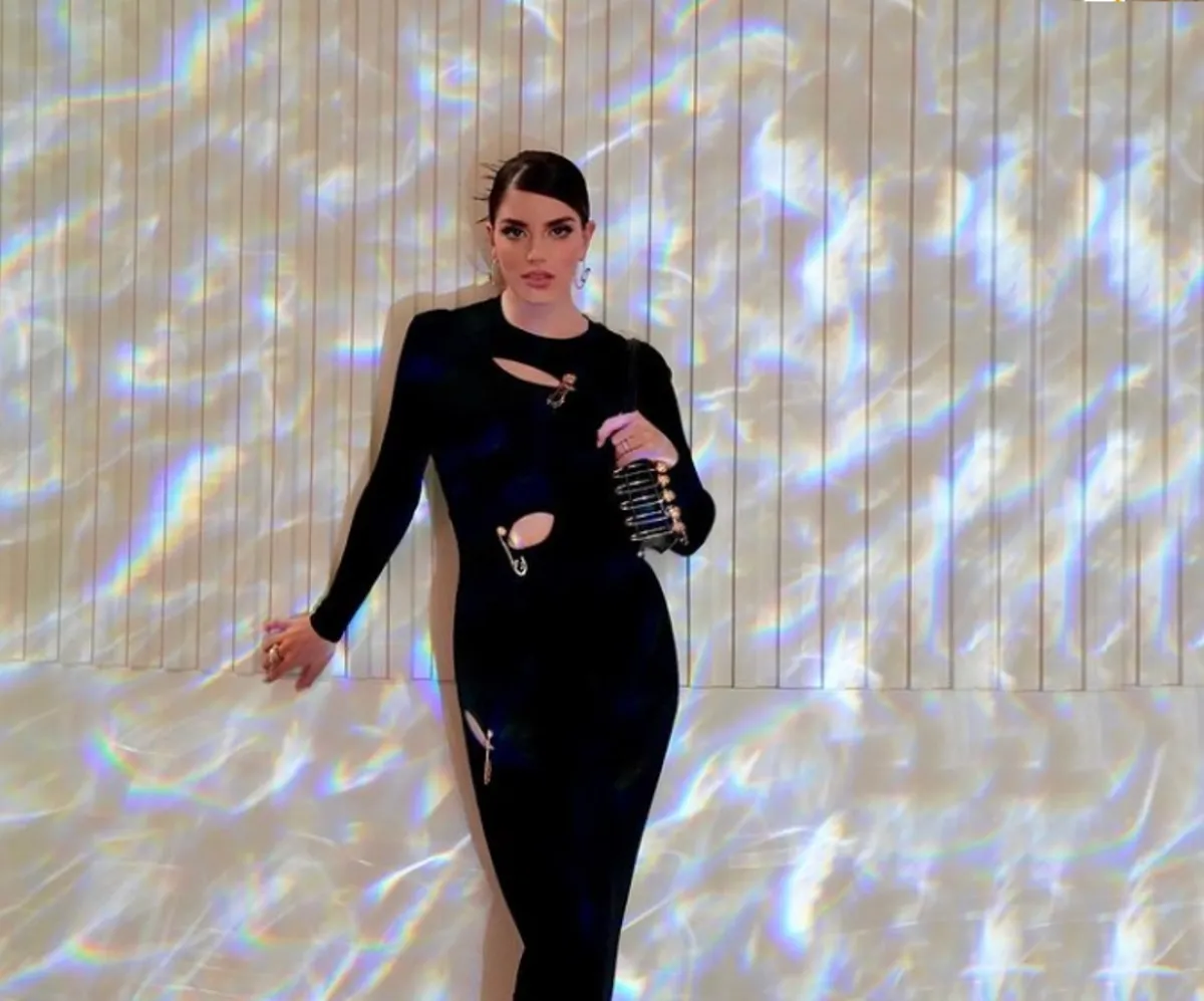 الدبابيس تزين أزياء النجوم فهل أحببتها؟