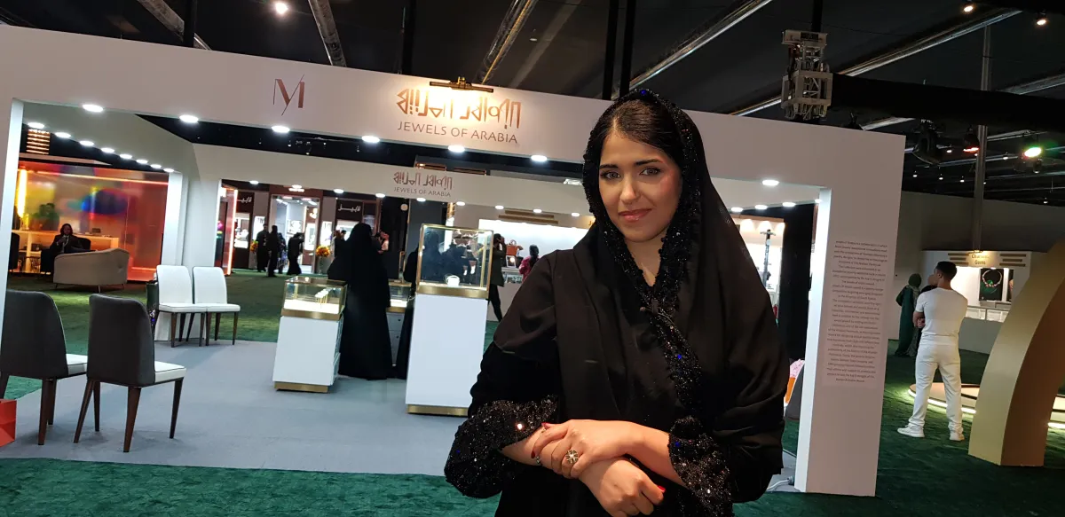 مصممة المجوهرات السعودية ياسمين مرزوق (شاركت في تنظيم مسابقة الجواهر العربية مع الأميرة نورة الفيصل)