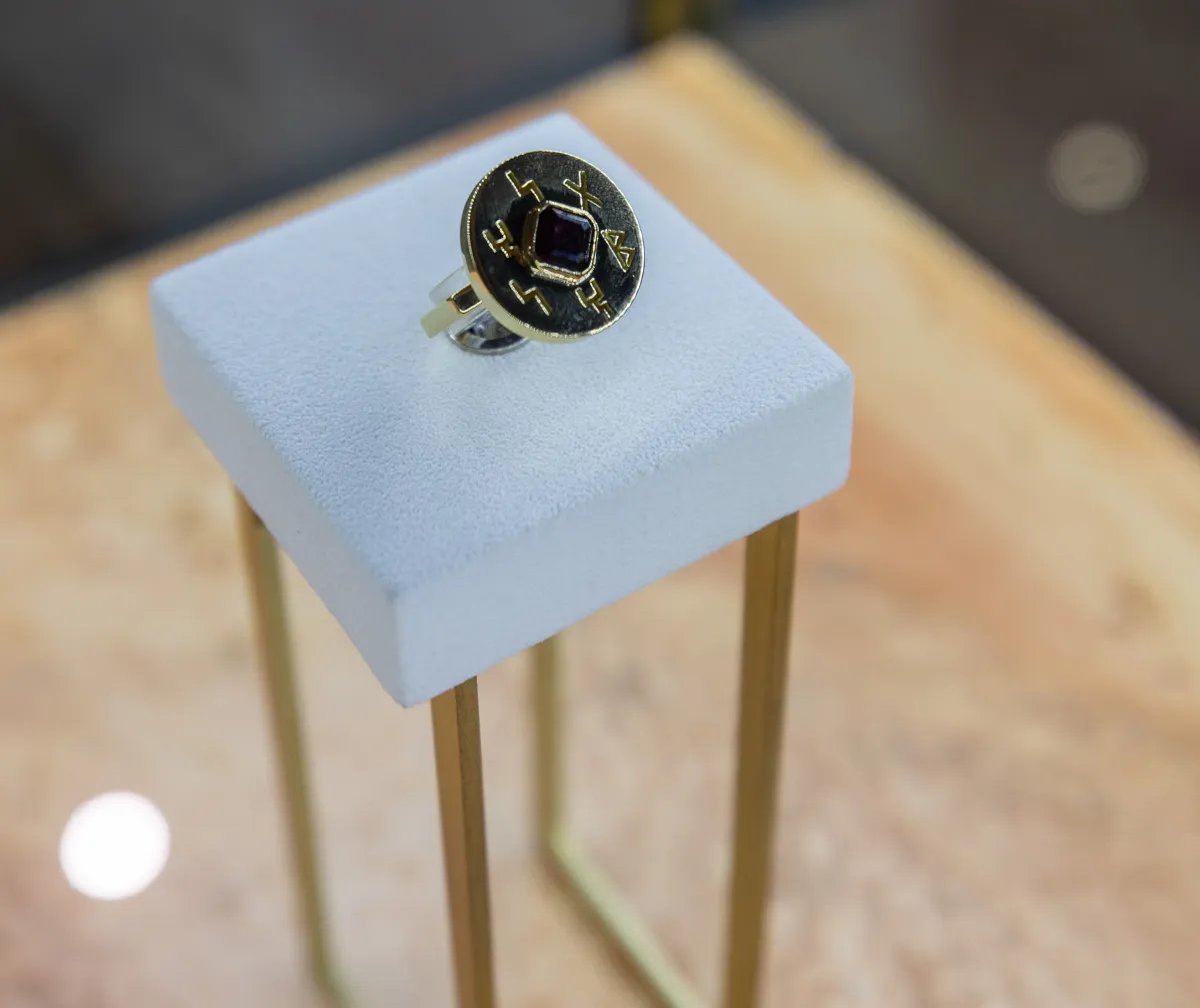 خاتم امتنان للمصممة يارا الشبل (من متسابقات الجواهر العربية)