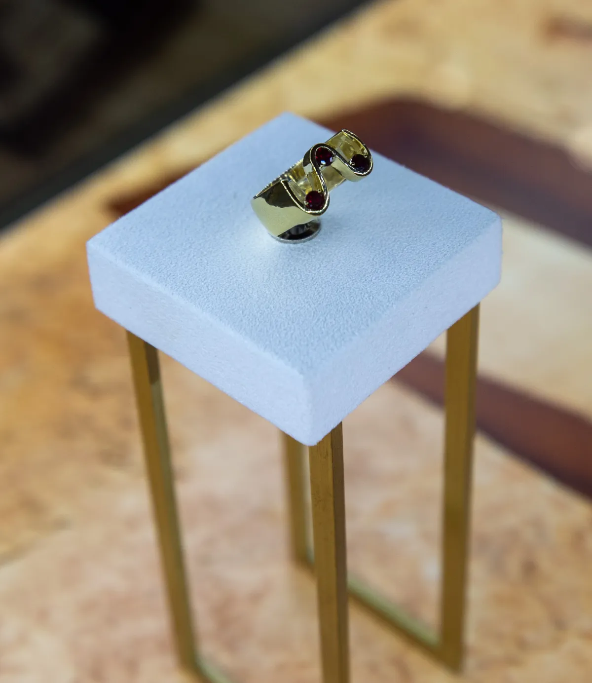 خاتم ترنو للمصممة ليان الحيدري (من متسابقات الجواهر العربية)