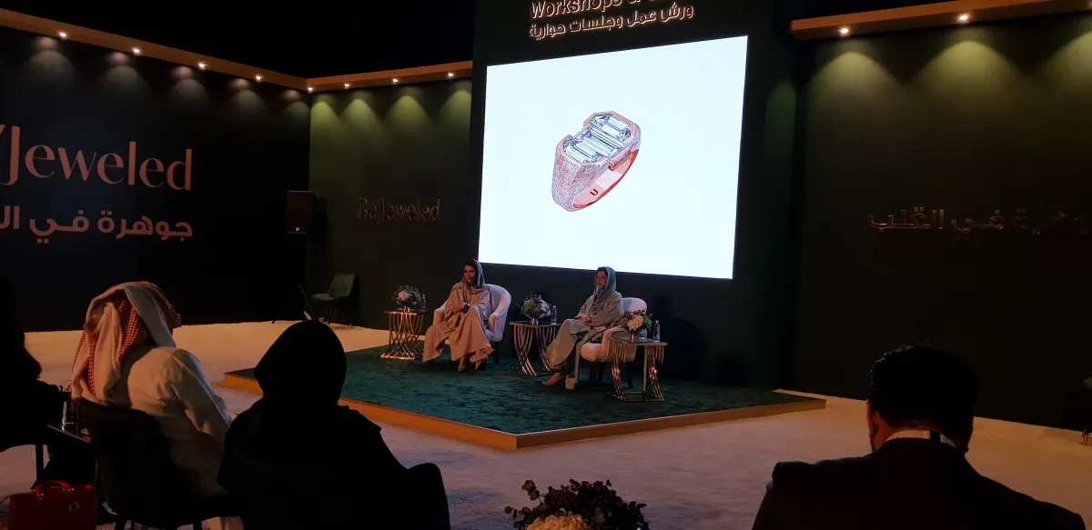 الجلسة الحوارية الرئيسية مع الأميرة نورة الفيصل في معرض المجوهرات السعودي حاورتها فيها نجود الرميحي