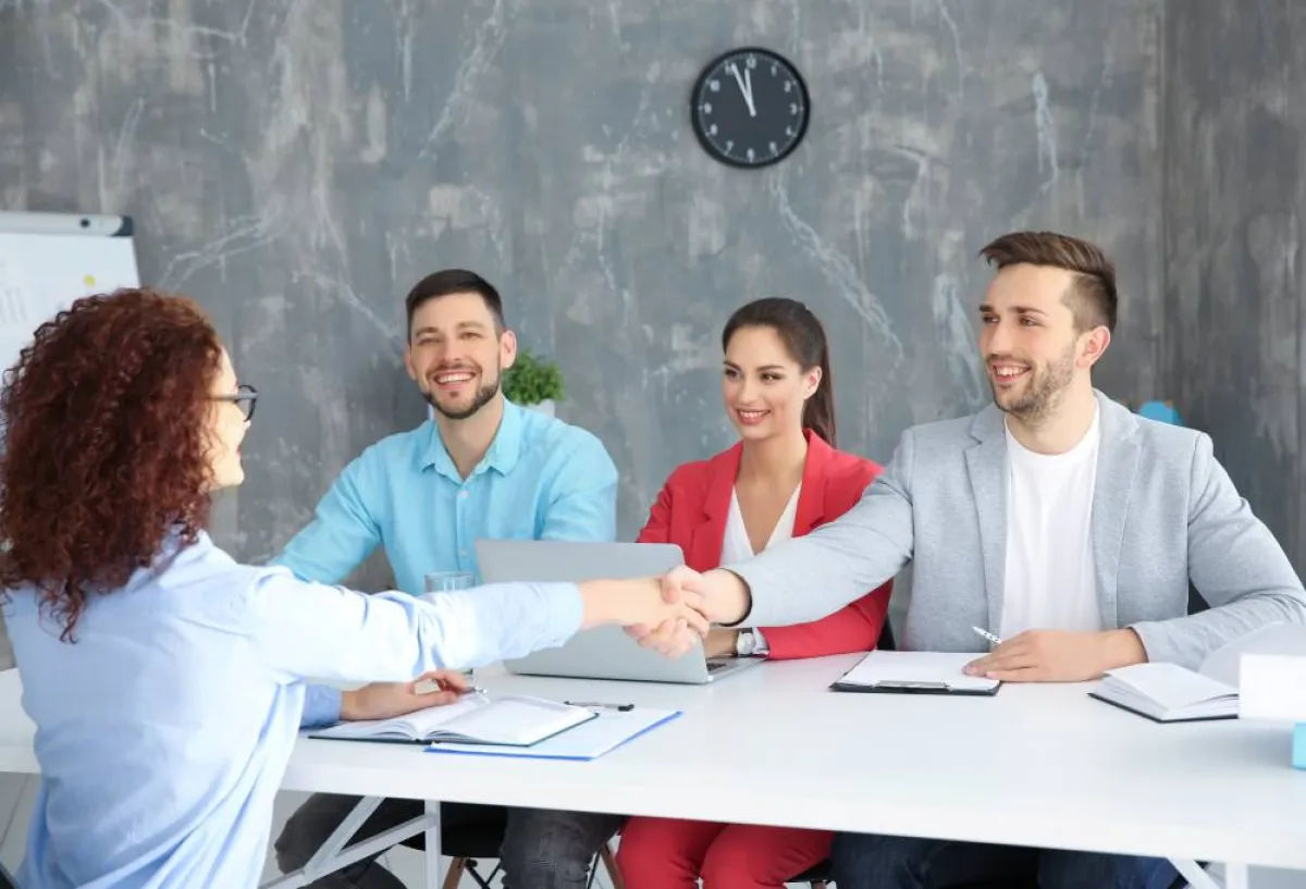 نصائح للتميّز في وظيفة العلاقات العامة