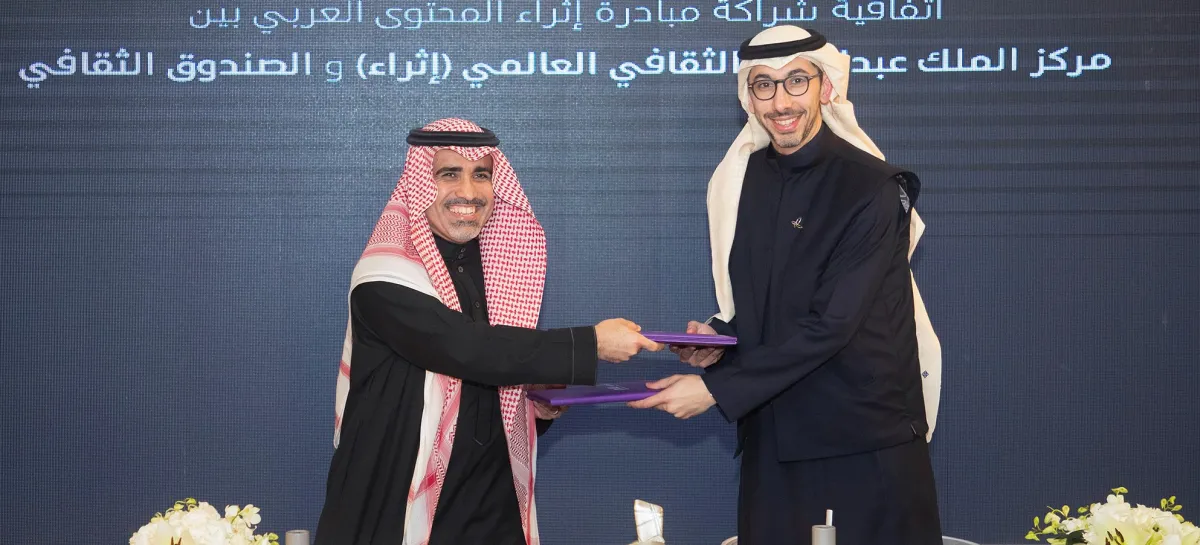 عبدالله بن خالد الراشد ومحمد بن عبدالرحمن بن دايل أثناء توقيع الإتفاقية