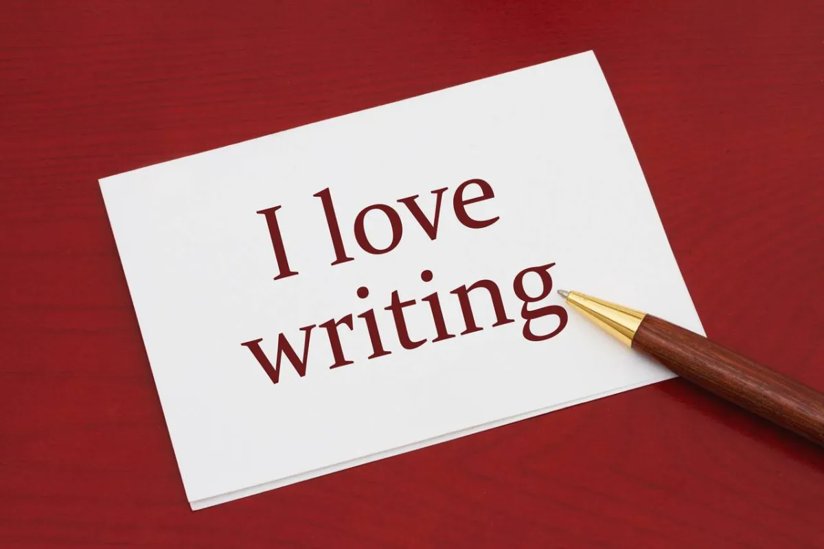 صورة تعبيرية عن حب الكتابة