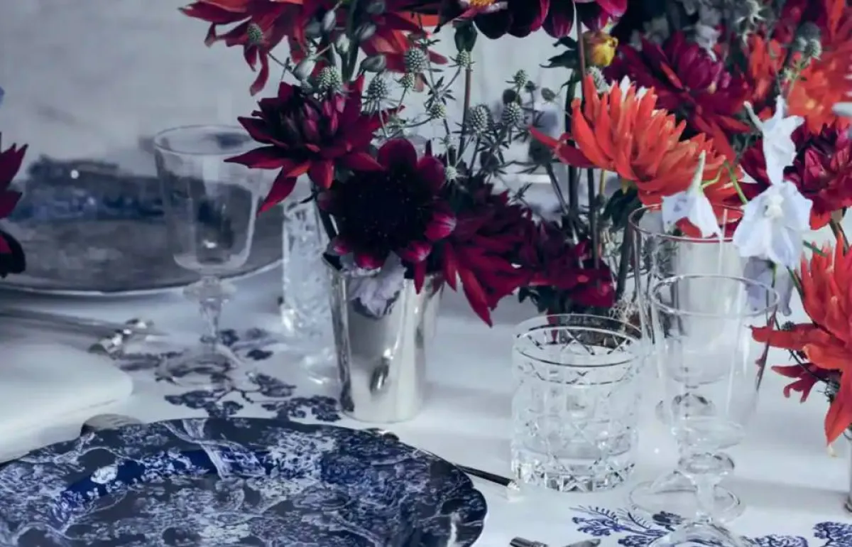 فن تنسيق الطاولات الاحتفالية بعناصر طبيعية