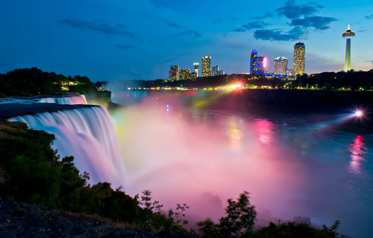 في شلالات نياجرا ليلة رأس السنة تكون الليلة الأكثر ازدحاماً