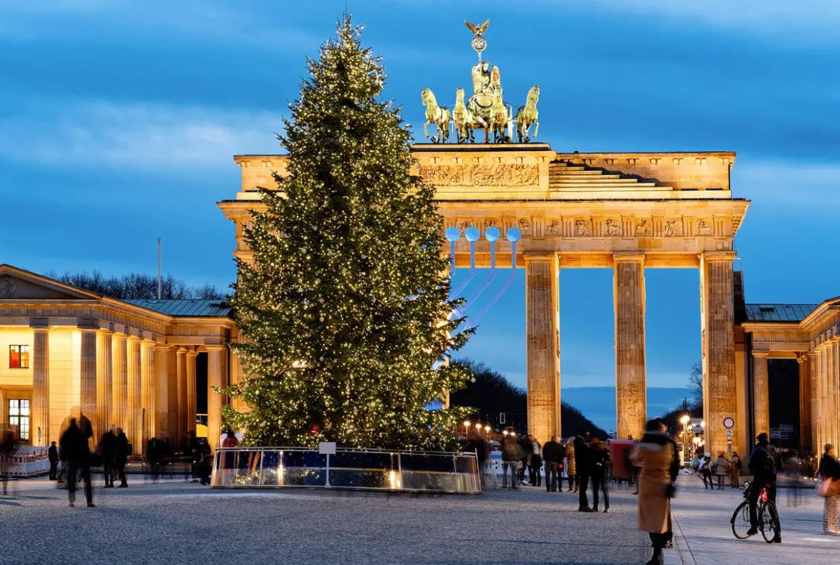 أكبر احتفال لرأس السنة عند بوابة براندنبورغ في برلين