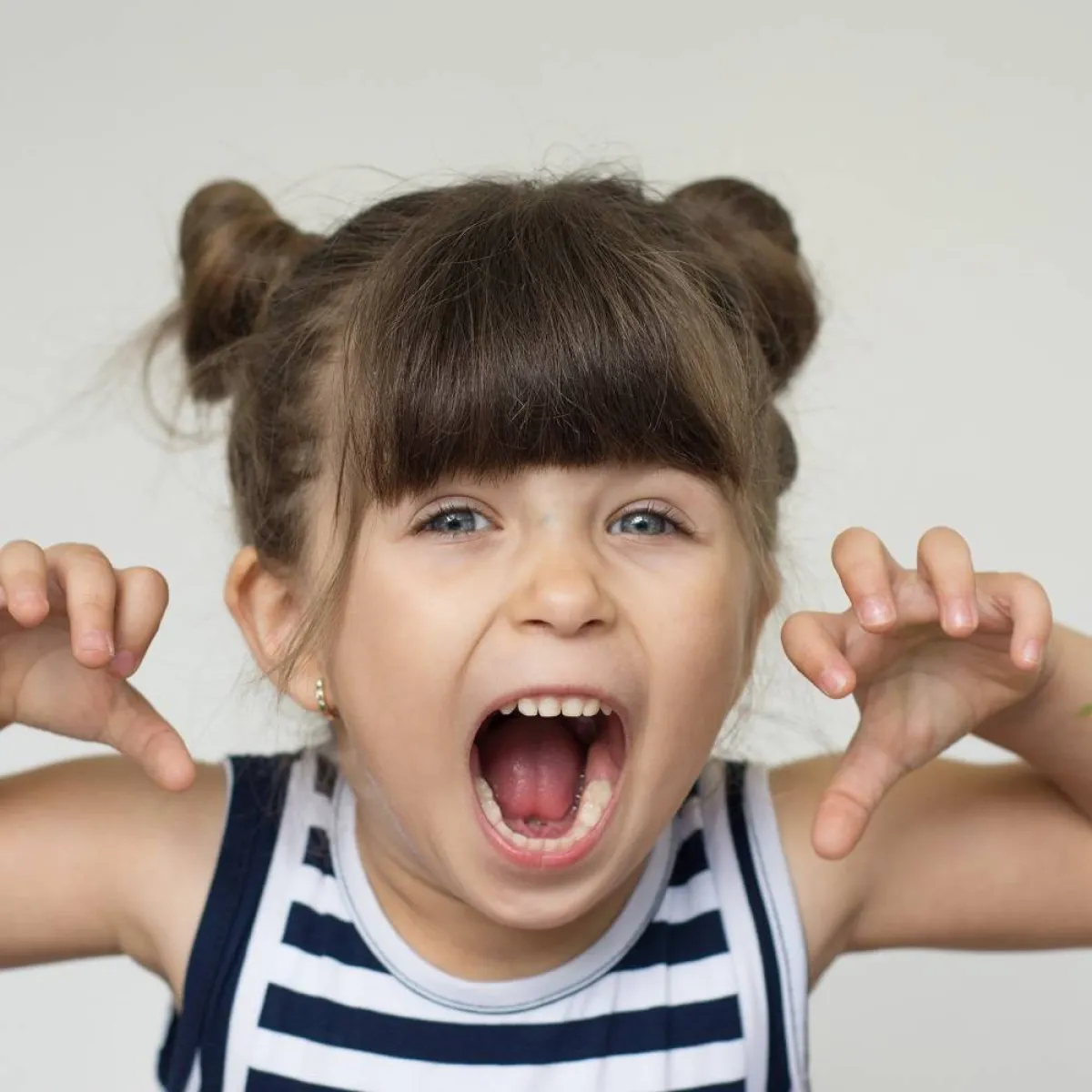 صورة لطفلة غاضبة