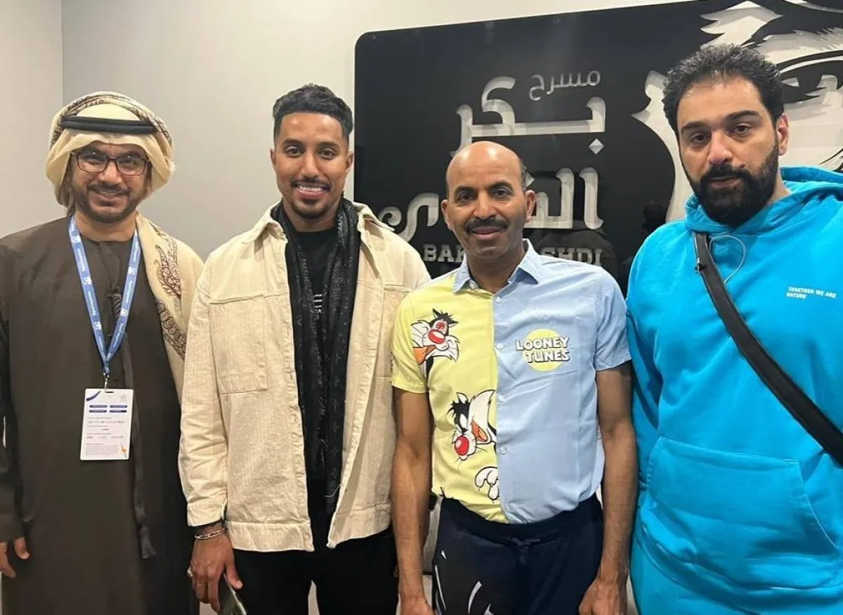 سالم الدوسري في كواليس مسرحية "شقة لندن" - صورة من صفحة الفنان سعيد السعدي على انستغرام