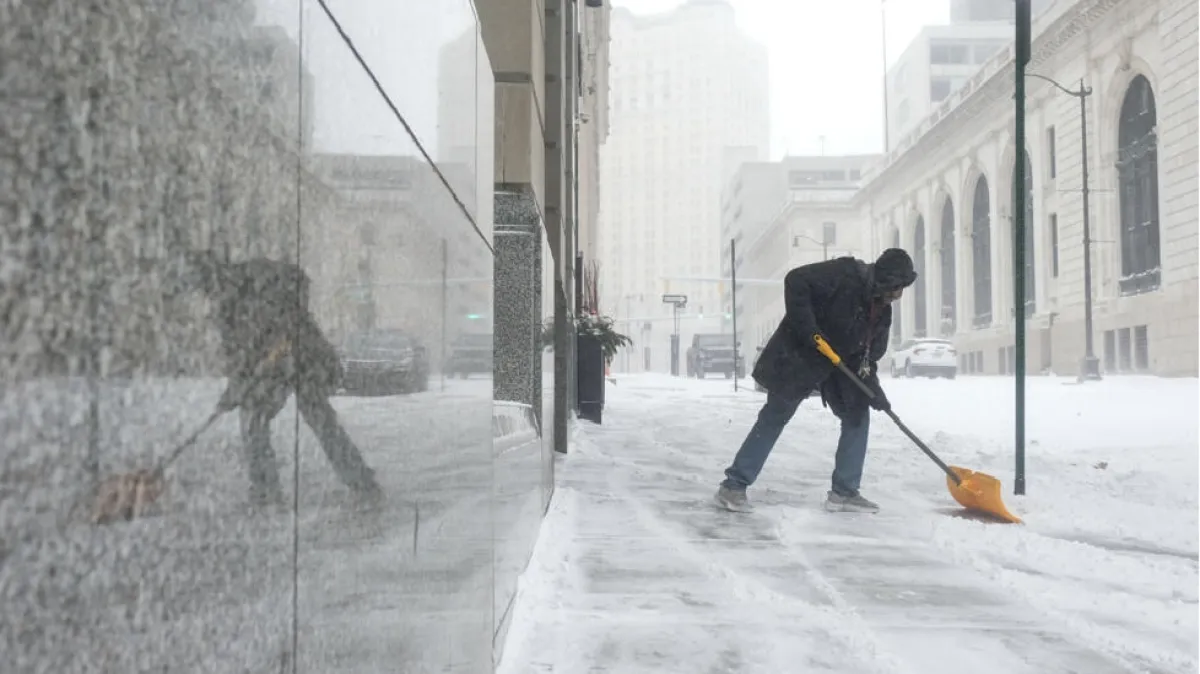 عاصفة ثلجية تمنع سكان الولايات المتحدة من الاحتفال بالسنة الجديدة. الصورة من AFP