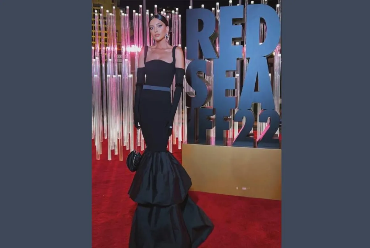 ناتالي فنج بفستان أسود طويل من تصميم  تيما عبيد