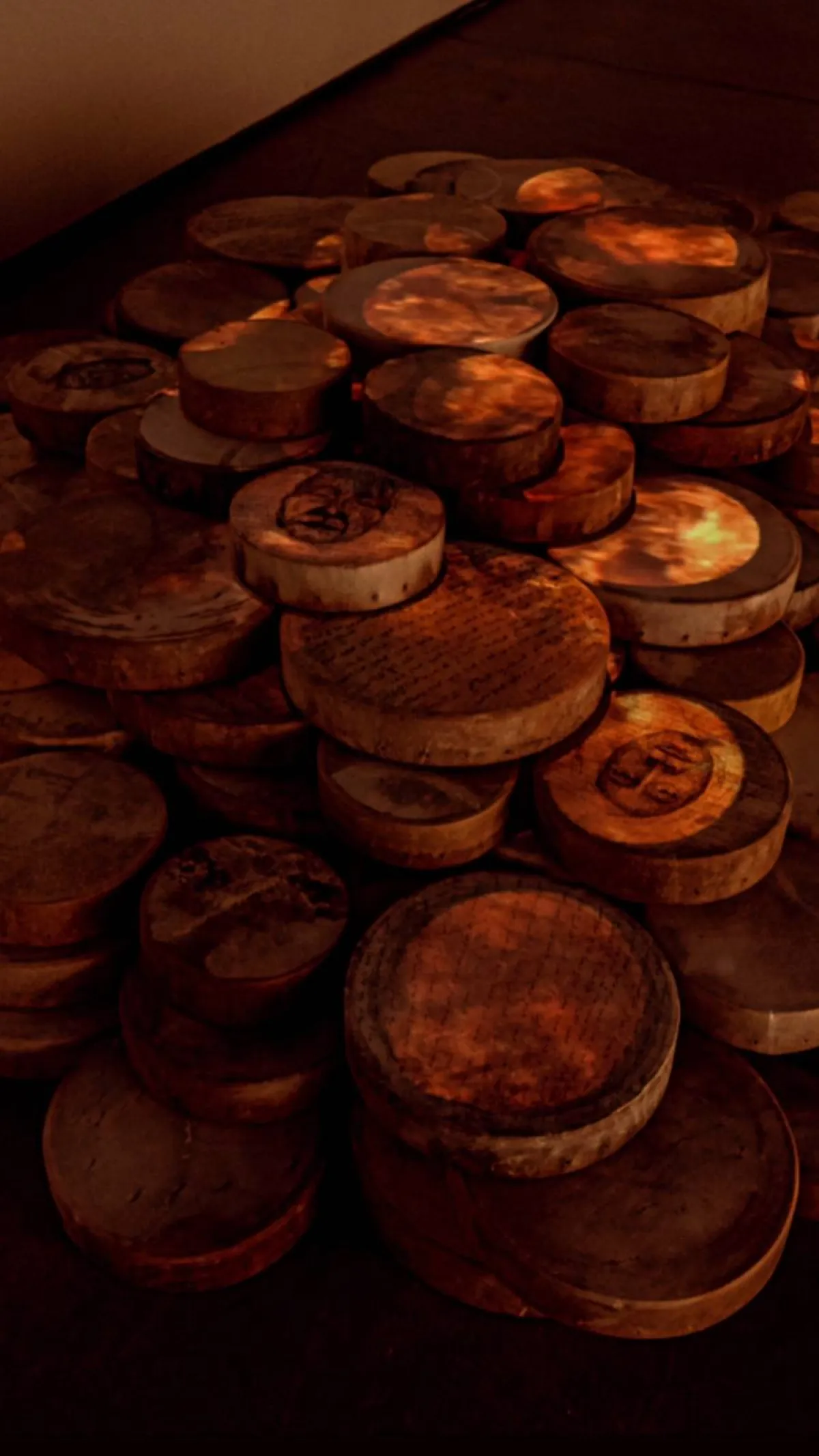 عمل حسناء النار  - الصورة من حساب فاطمة النمر على الانستجرام