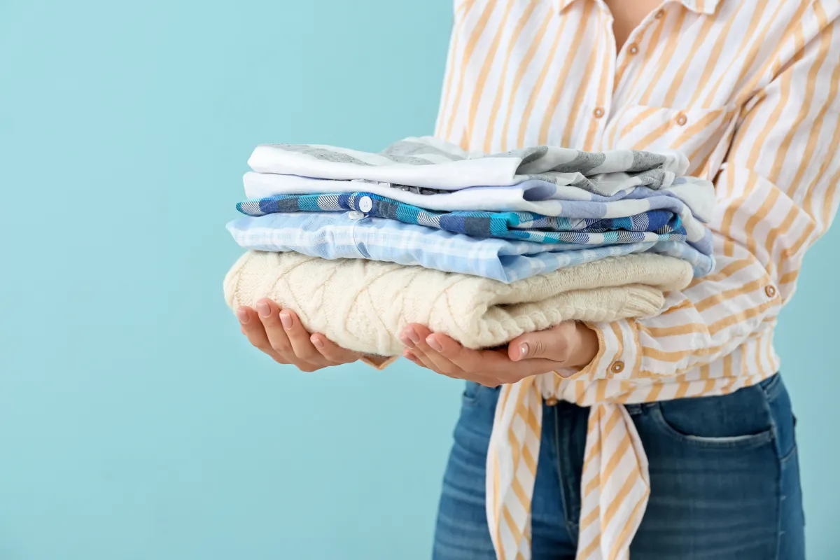 طرق خاصة في تنظيف الملابس من بقع الطين