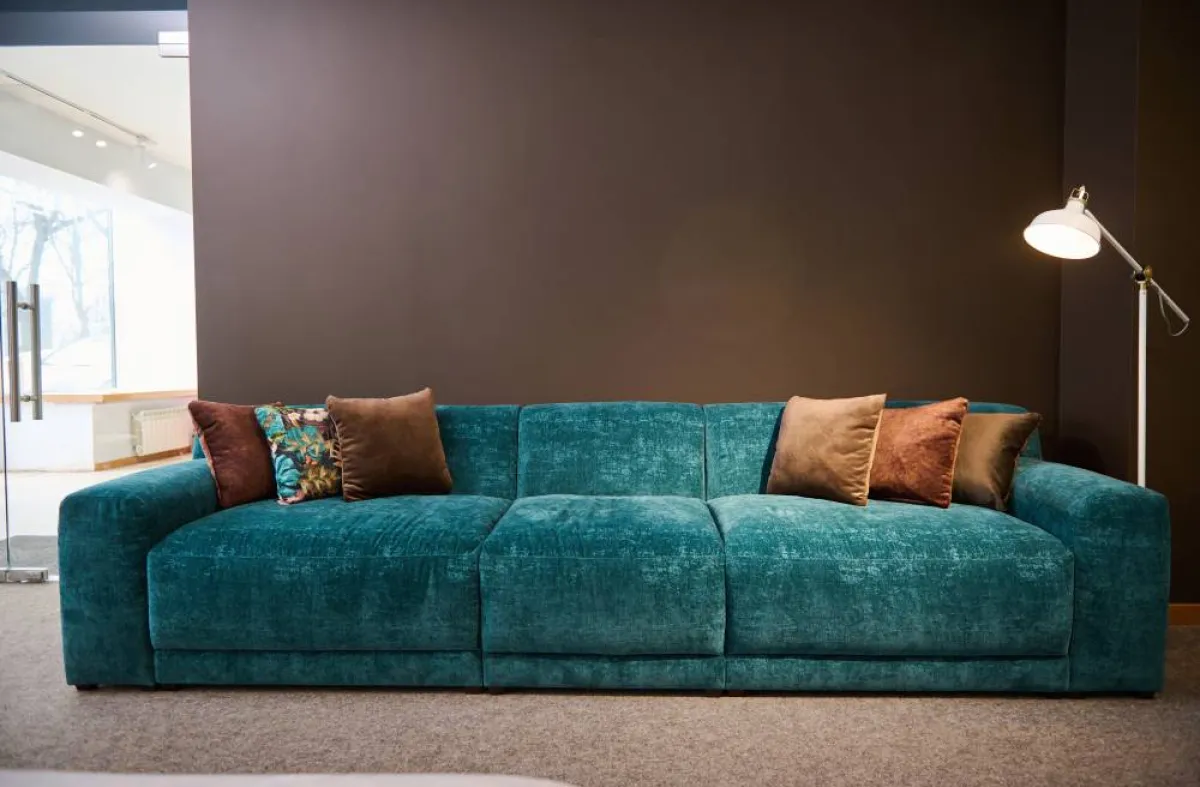 أفضل طرق لتنظيف الكنب المخمل