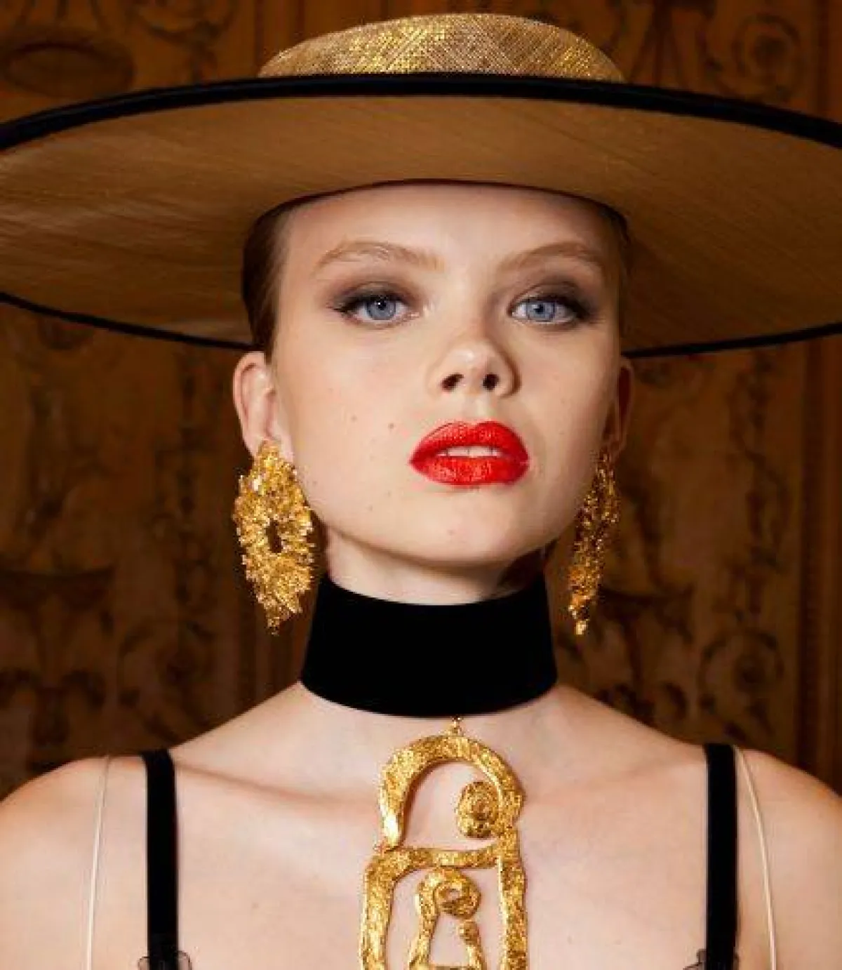 أحمر شفاه أحمر