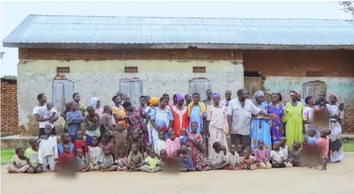 عائلة مكتظة بالأبناء