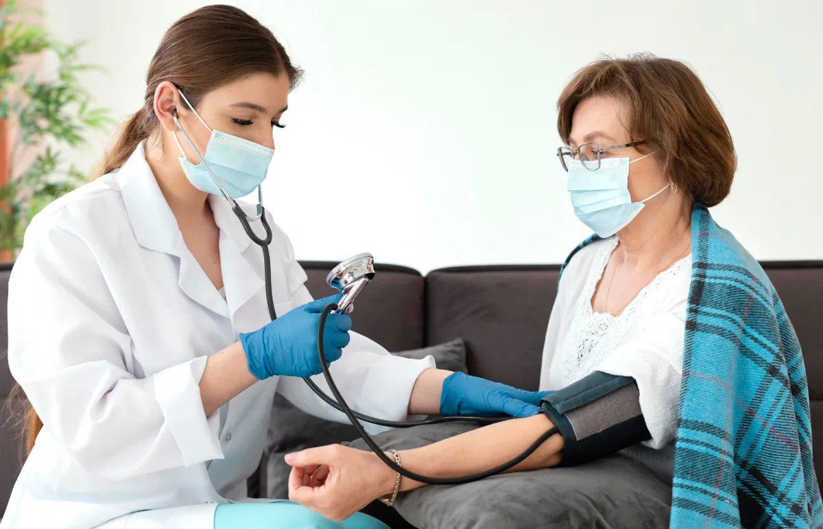 طبيب الأسرة.. ما دوره وما مدى أهميته؟