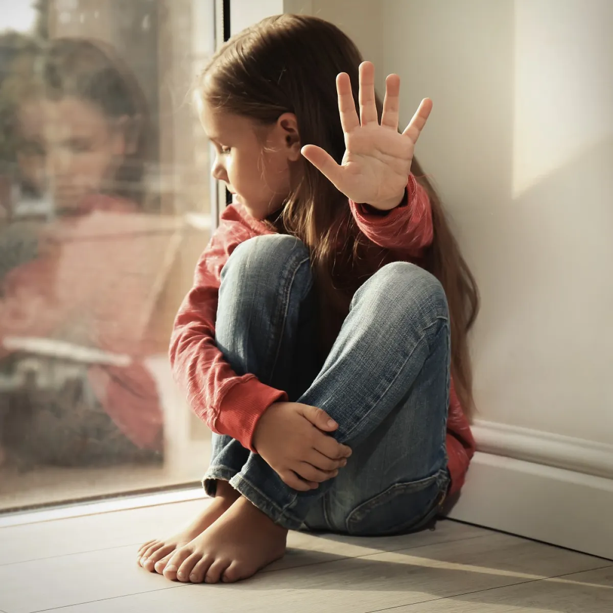 صورة لطفلة ترفض وتقول لا للعنف