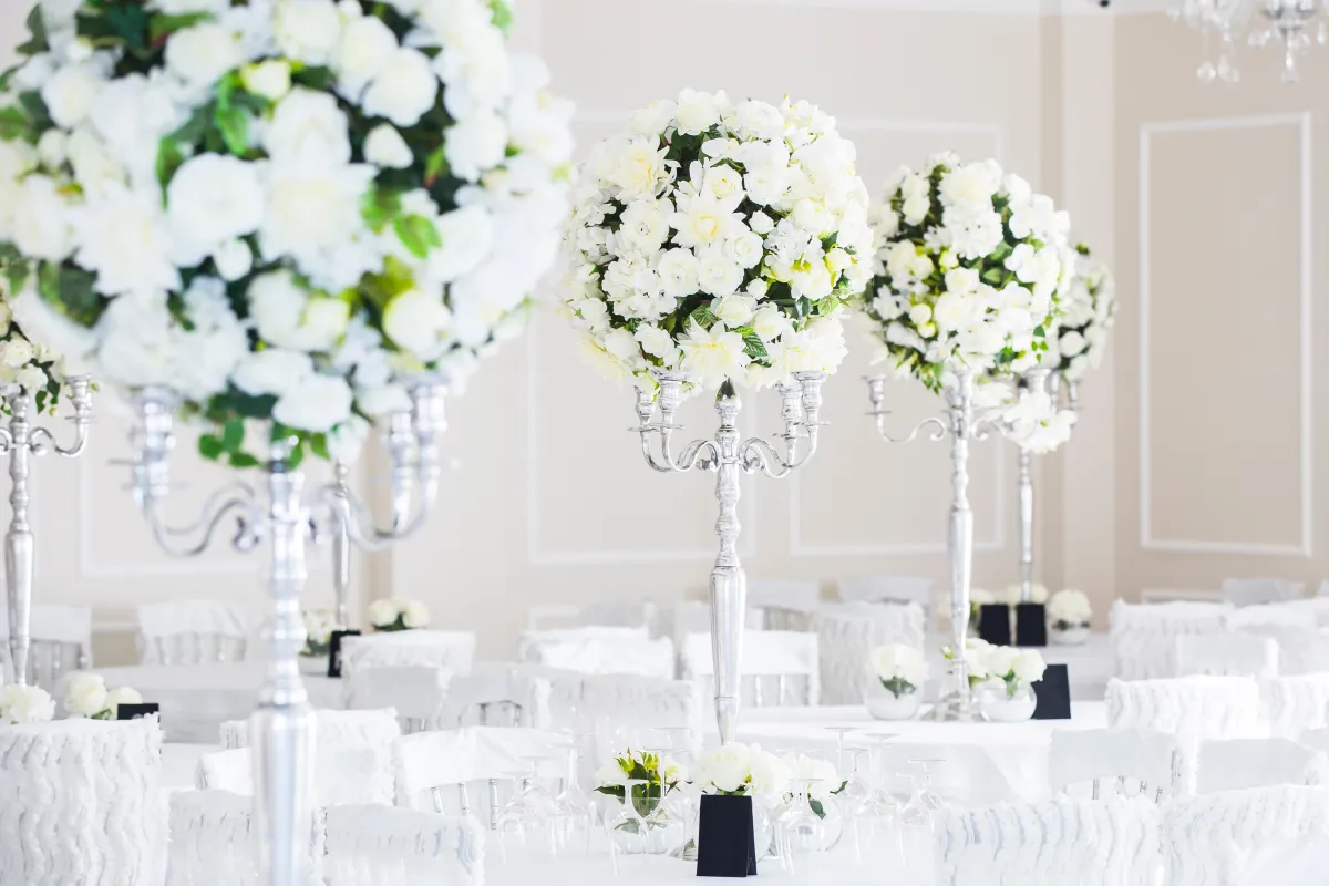 الشمعدانات متفاوتة الأحجام