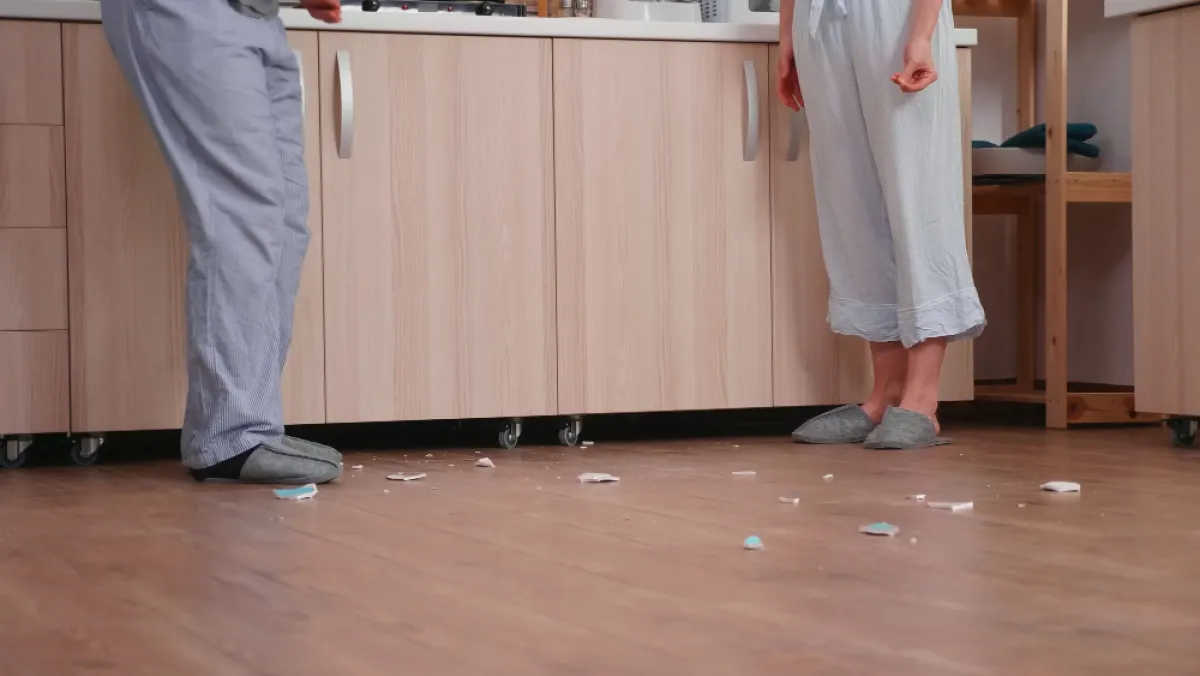 كسر الأطباق