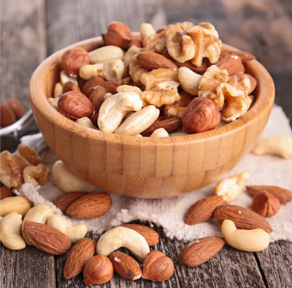 المكسرات النيئة و«كبح» الشهية