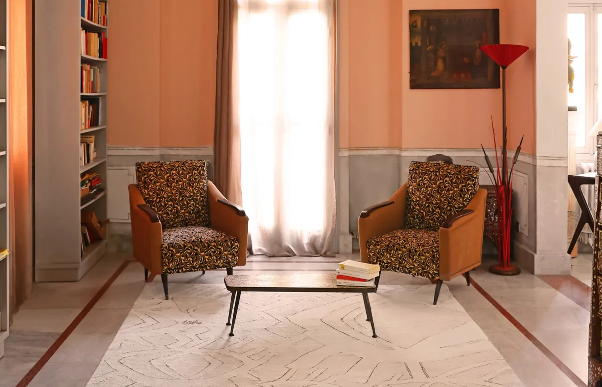 تصاميم السجاد والستائر في 2023 أنسجة طبيعية وألوان زاهية