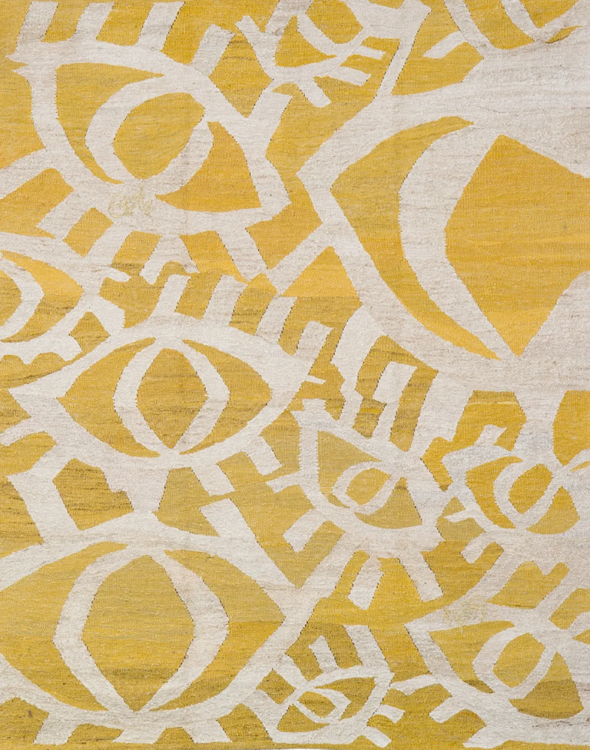 سجادة من مجموعة All Eyes للمصمّمة نادين قانصوه، لصالح Iwan Maktabi