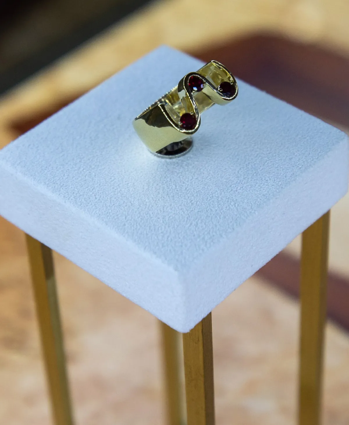 خاتم ترنو للمصممة ليان الحيدري (من متسابقات «الجواهر العربية»)