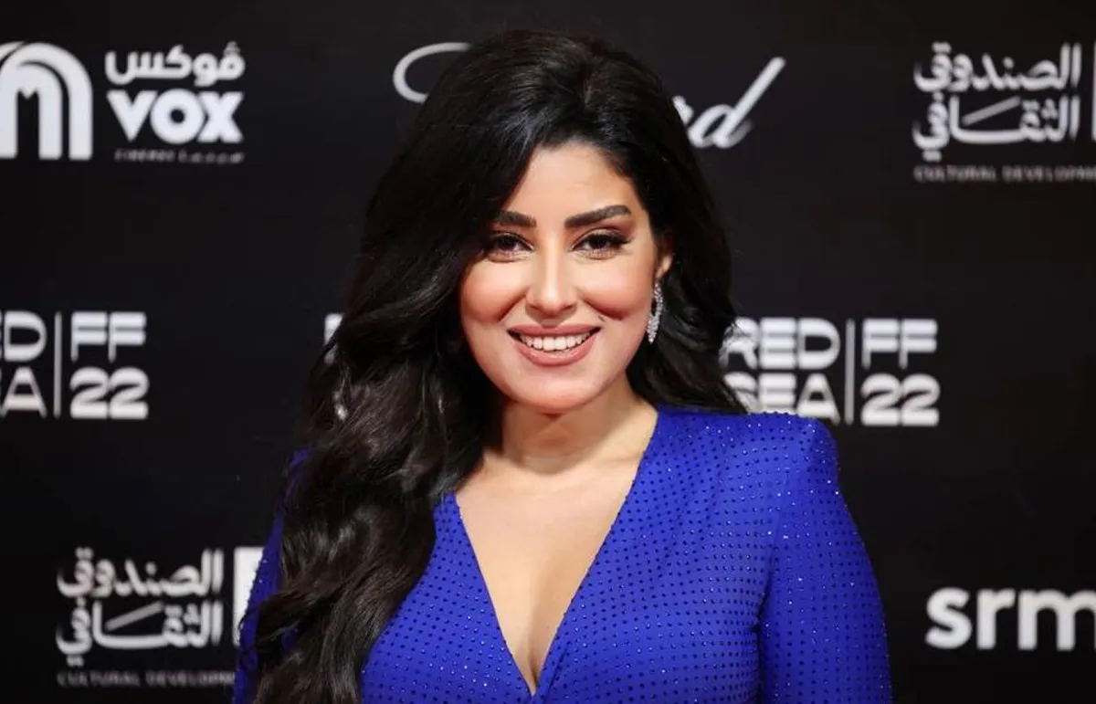 مكياج وتسريحات النجمات في اليوم السادس لمهرجان البحر الأحمر السينمائي 2022